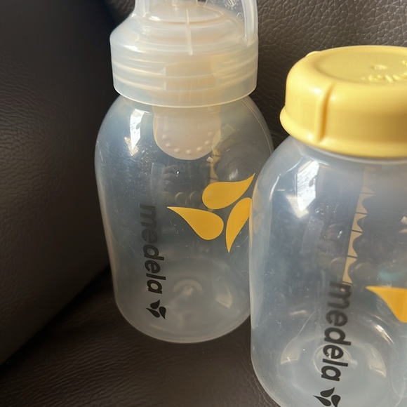 5- 5ozs Medela Breastfeeding Bottles, 9- 2 ozs bottles, Saftey First Medcine lot - Picture 12 of 15